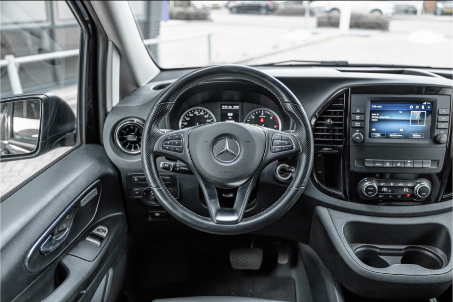 Mercedes-Benz Vito 119 CDI Extra Lang DC | AMG | Marge | BTW Vrij | Camera | Navigatie | L+R Schuifdeur | CarPlay | Trekhaak | Lederen bekleding | Stoelverwarming | Nieuwe APK