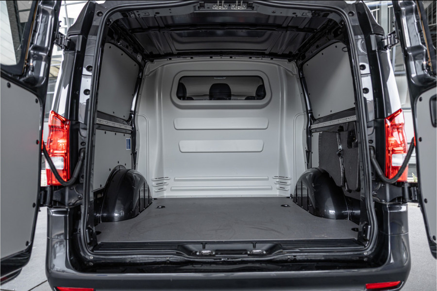 Mercedes-Benz Vito 119 CDI Extra Lang DC | AMG | Marge | BTW Vrij | Camera | Navigatie | L+R Schuifdeur | CarPlay | Trekhaak | Lederen bekleding | Stoelverwarming | Nieuwe APK