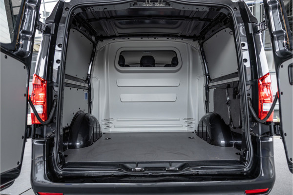 Mercedes-Benz Vito 119 CDI Extra Lang DC | AMG | Marge | BTW Vrij | Camera | Navigatie | L+R Schuifdeur | CarPlay | Trekhaak | Lederen bekleding | Stoelverwarming | Nieuwe APK