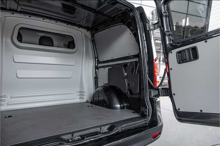 Mercedes-Benz Vito 119 CDI Extra Lang DC | AMG | Marge | BTW Vrij | Camera | Navigatie | L+R Schuifdeur | CarPlay | Trekhaak | Lederen bekleding | Stoelverwarming | Nieuwe APK