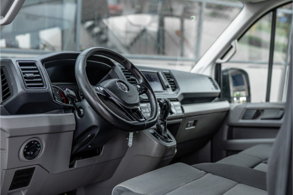 Volkswagen Crafter 2.0 TDI 177 PK L3H3 Highline | DSG | L+R Schuifdeur | Bi-Xenon | ACC | Trekhaak | Blind spot | Camera | CarPlay | Navigatie | Massage | Stoel- en stuurwielverwarming | DAB | Nieuwe APK