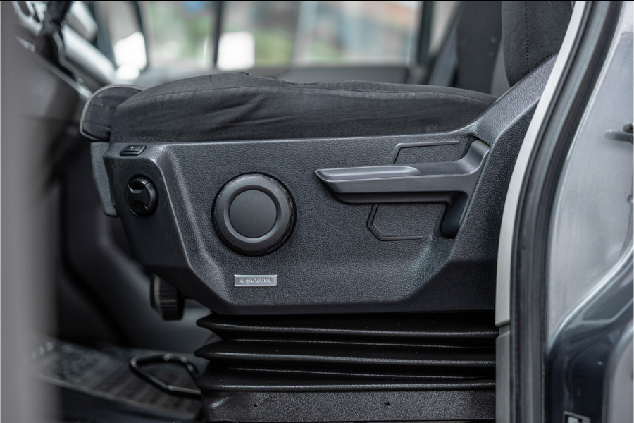 Volkswagen Crafter 2.0 TDI 177 PK L3H3 Highline | DSG | L+R Schuifdeur | Bi-Xenon | ACC | Trekhaak | Blind spot | Camera | CarPlay | Navigatie | Massage | Stoel- en stuurwielverwarming | DAB | Nieuwe APK