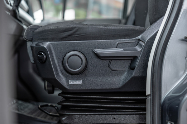Volkswagen Crafter 2.0 TDI 177 PK L3H3 Highline | DSG | L+R Schuifdeur | Bi-Xenon | ACC | Trekhaak | Blind spot | Camera | CarPlay | Navigatie | Massage | Stoel- en stuurwielverwarming | DAB | Nieuwe APK