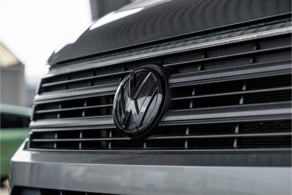 Volkswagen Crafter 2.0 TDI 177 PK L3H3 Highline | DSG | L+R Schuifdeur | Bi-Xenon | ACC | Trekhaak | Blind spot | Camera | CarPlay | Navigatie | Massage | Stoel- en stuurwielverwarming | DAB | Nieuwe APK
