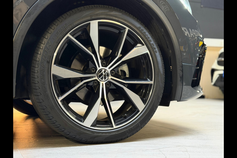 Volkswagen Tiguan 1.5 TSI 3X R-LINE |PANO|HuD|IQ LIGHTS|ACC|LANE ASSIST|CARPLAY|TREKHAAK|SFEERVERLICHTING|20 INCH|2021|BOMVOL!