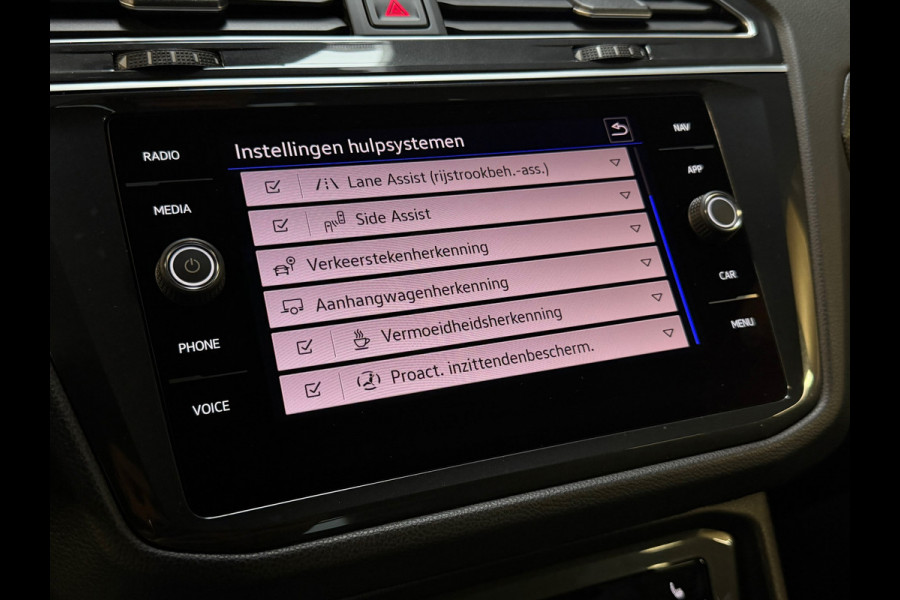 Volkswagen Tiguan 1.5 TSI 3X R-LINE |PANO|HuD|IQ LIGHTS|ACC|LANE ASSIST|CARPLAY|TREKHAAK|SFEERVERLICHTING|20 INCH|2021|BOMVOL!