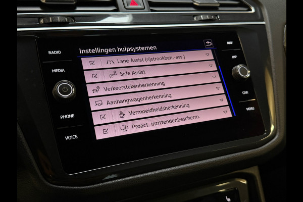 Volkswagen Tiguan 1.5 TSI 3X R-LINE |PANO|HuD|IQ LIGHTS|ACC|LANE ASSIST|CARPLAY|TREKHAAK|SFEERVERLICHTING|20 INCH|2021|BOMVOL!