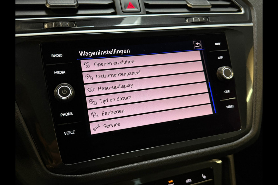 Volkswagen Tiguan 1.5 TSI 3X R-LINE |PANO|HuD|IQ LIGHTS|ACC|LANE ASSIST|CARPLAY|TREKHAAK|SFEERVERLICHTING|20 INCH|2021|BOMVOL!