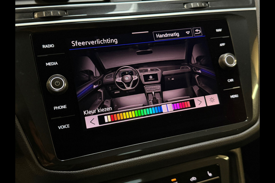 Volkswagen Tiguan 1.5 TSI 3X R-LINE |PANO|HuD|IQ LIGHTS|ACC|LANE ASSIST|CARPLAY|TREKHAAK|SFEERVERLICHTING|20 INCH|2021|BOMVOL!