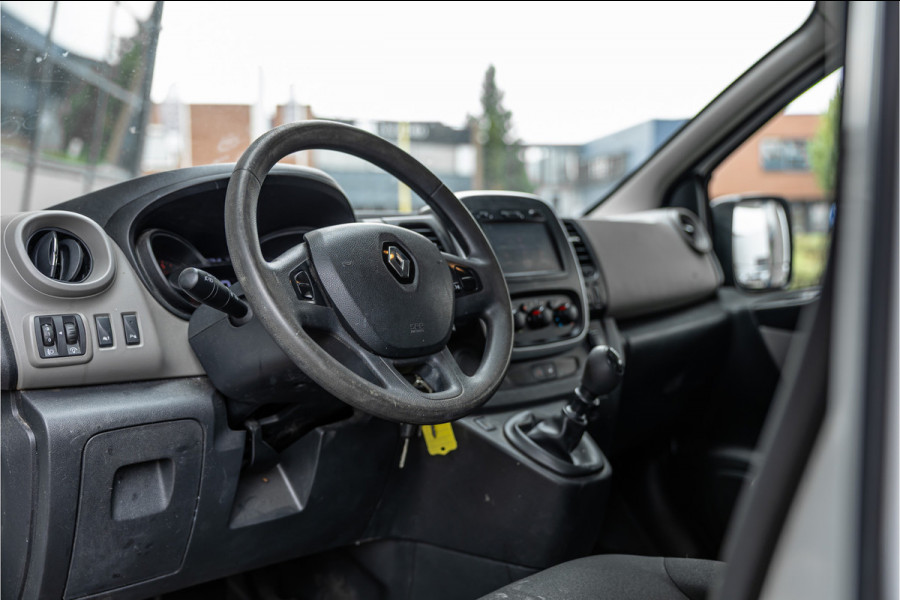 Renault Trafic 1.6 dCi L2H1 | Navigatie | Trekhaak | Airco | Cruise control | Bluetooth | Elek ramen | Nieuwe APK | Orig. NL auto