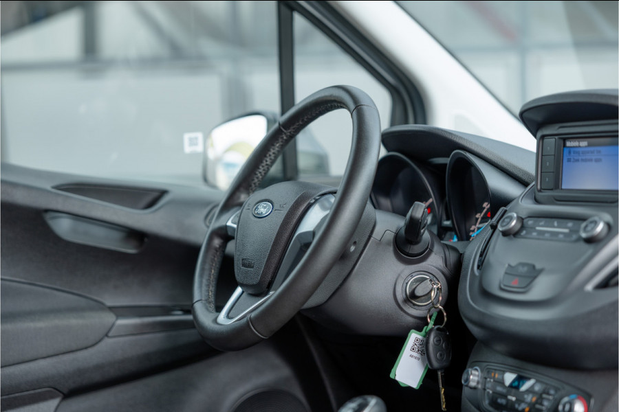 Ford Transit Courier 1.0 100 PK | Benzine | Navigatie | CarPlay | PDC | Stoelverwarming | Cruise control | MF Stuur | Airco | Nieuwe APK | Dealer onderhouden