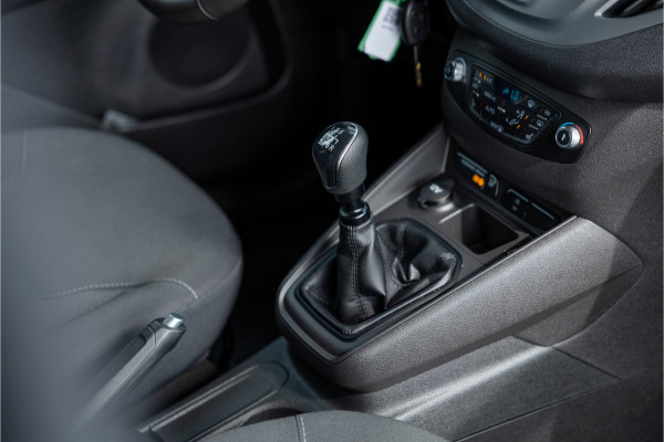 Ford Transit Courier 1.0 100 PK | Benzine | Navigatie | CarPlay | PDC | Stoelverwarming | Cruise control | MF Stuur | Airco | Nieuwe APK | Dealer onderhouden