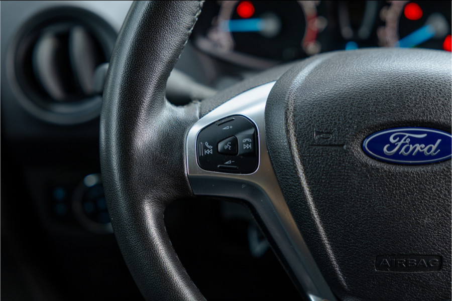 Ford Transit Courier 1.0 100 PK | Benzine | Navigatie | CarPlay | PDC | Stoelverwarming | Cruise control | MF Stuur | Airco | Nieuwe APK | Dealer onderhouden