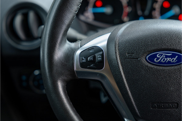 Ford Transit Courier 1.0 100 PK | Benzine | Navigatie | CarPlay | PDC | Stoelverwarming | Cruise control | MF Stuur | Airco | Nieuwe APK | Dealer onderhouden