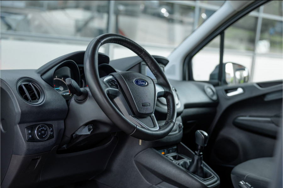 Ford Transit Courier 1.0 100 PK | Benzine | Navigatie | CarPlay | PDC | Stoelverwarming | Cruise control | MF Stuur | Airco | Nieuwe APK | Dealer onderhouden