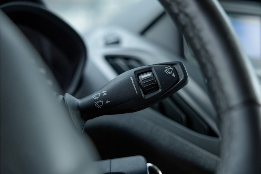 Ford Transit Courier 1.0 100 PK | Benzine | Navigatie | CarPlay | PDC | Stoelverwarming | Cruise control | MF Stuur | Airco | Nieuwe APK | Dealer onderhouden