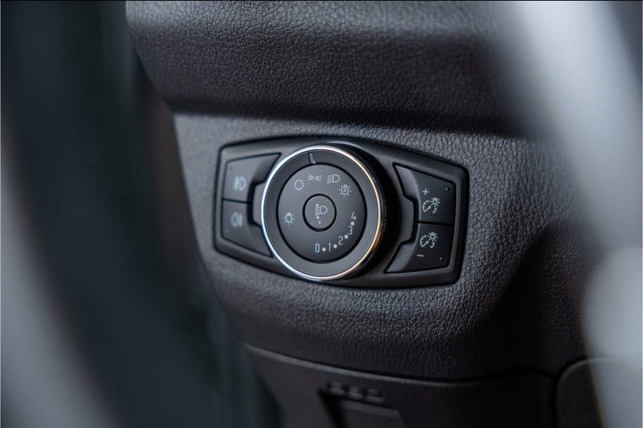 Ford Transit Courier 1.0 100 PK | Benzine | Navigatie | CarPlay | PDC | Stoelverwarming | Cruise control | MF Stuur | Airco | Nieuwe APK | Dealer onderhouden