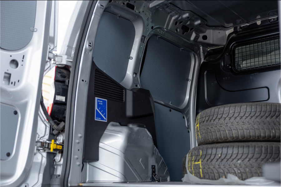 Ford Transit Courier 1.0 100 PK | Benzine | Navigatie | CarPlay | PDC | Stoelverwarming | Cruise control | MF Stuur | Airco | Nieuwe APK | Dealer onderhouden