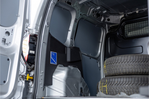 Ford Transit Courier 1.0 100 PK | Benzine | Navigatie | CarPlay | PDC | Stoelverwarming | Cruise control | MF Stuur | Airco | Nieuwe APK | Dealer onderhouden