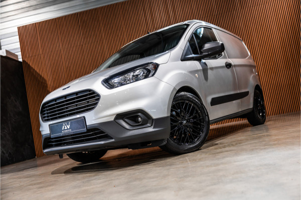 Ford Transit Courier 1.0 100 PK | Benzine | Navigatie | CarPlay | PDC | Stoelverwarming | Cruise control | MF Stuur | Airco | Nieuwe APK | Dealer onderhouden