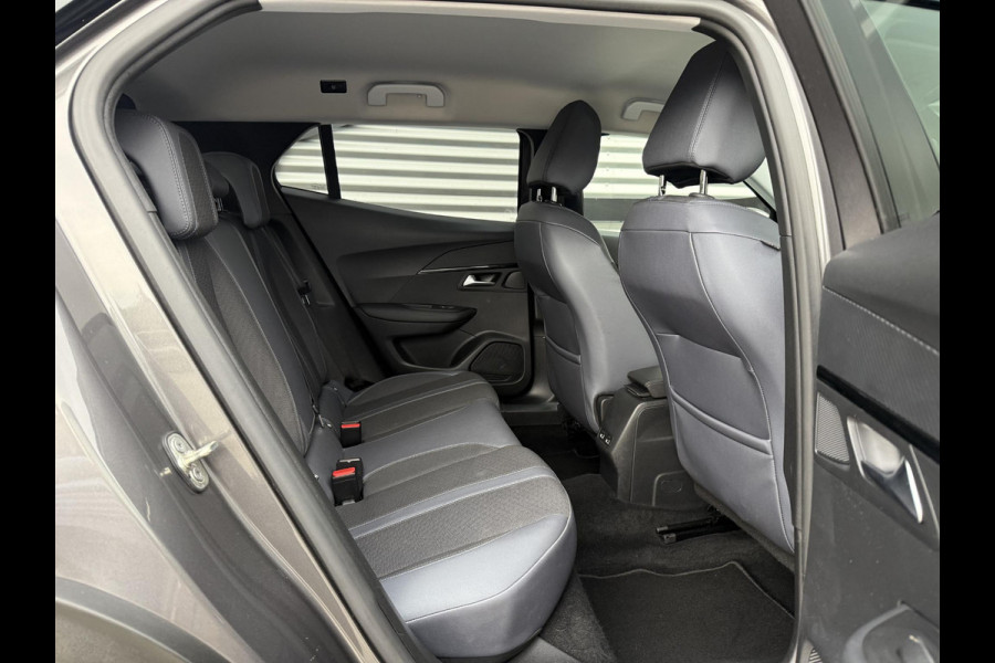 Peugeot 2008 1.2 PureTech Blue Lease Allure 2e Eigenaar|Navi|Camera|D-riem vv in 2025|i-Cockpit|Trekhaak|Cruise|Carplay|Clima|PDC V+A|Elek ramen|Nieuwe APK bij Aflevering
