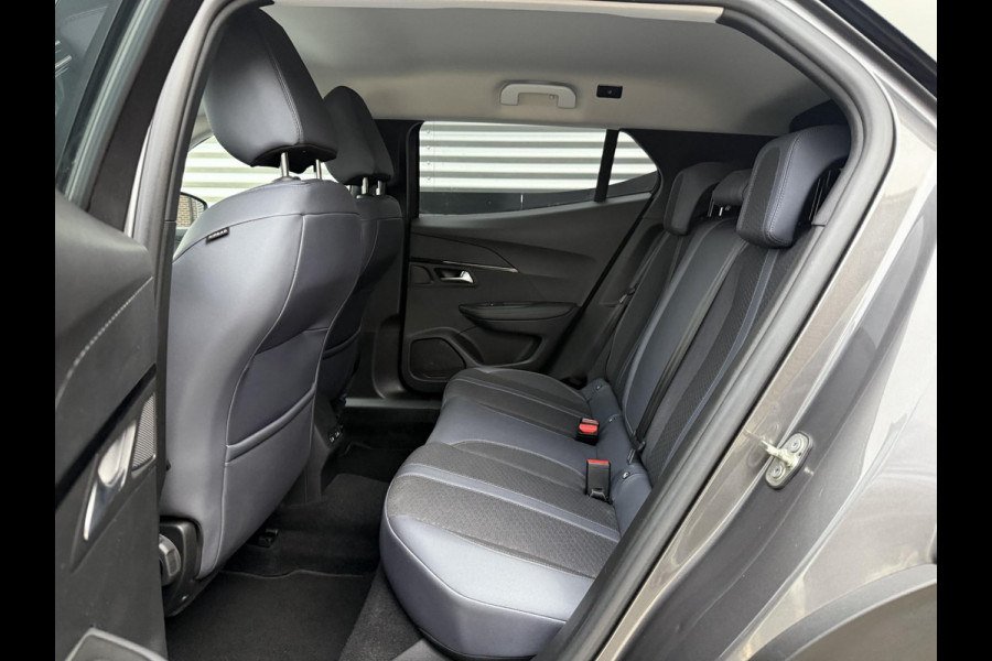 Peugeot 2008 1.2 PureTech Blue Lease Allure 2e Eigenaar|Navi|Camera|D-riem vv in 2025|i-Cockpit|Trekhaak|Cruise|Carplay|Clima|PDC V+A|Elek ramen|Nieuwe APK bij Aflevering
