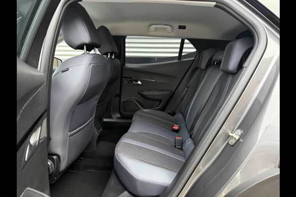 Peugeot 2008 1.2 PureTech Blue Lease Allure 2e Eigenaar|Navi|Camera|D-riem vv in 2025|i-Cockpit|Trekhaak|Cruise|Carplay|Clima|PDC V+A|Elek ramen|Nieuwe APK bij Aflevering
