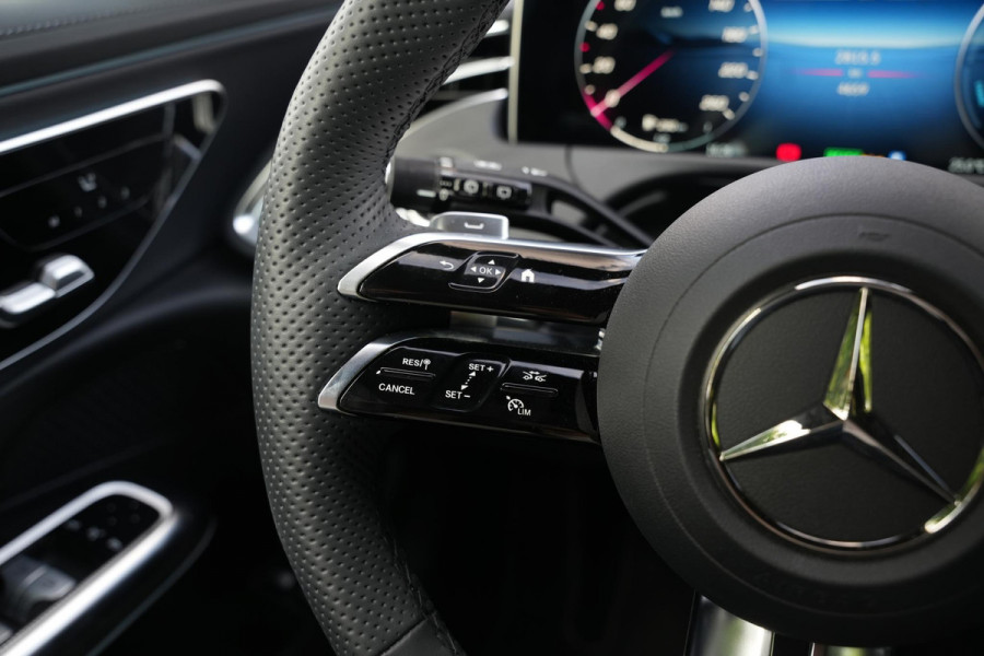 Mercedes-Benz E-Klasse 300 e Business Solution AMG Panoramadak DIGITAL LIGHT 360 Camera Adapt. Cruise Memory Trekhaak