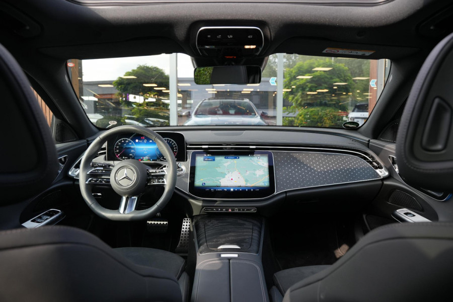 Mercedes-Benz E-Klasse 300 e Business Solution AMG Panoramadak DIGITAL LIGHT 360 Camera Adapt. Cruise Memory Trekhaak
