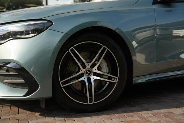 Mercedes-Benz E-Klasse 300 e Business Solution AMG Panoramadak DIGITAL LIGHT 360 Camera Adapt. Cruise Memory Trekhaak