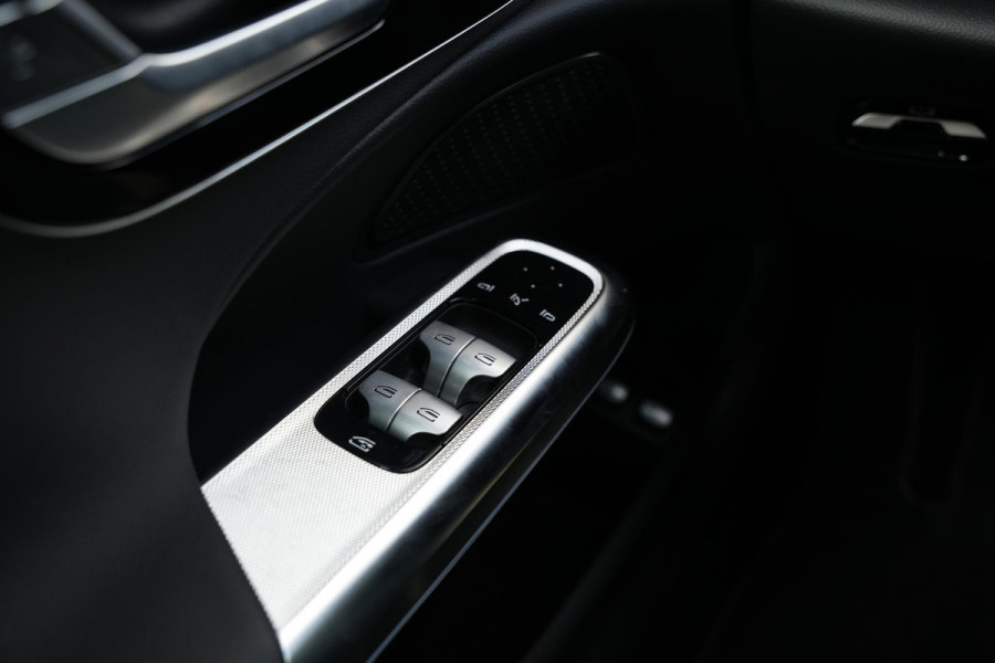 Mercedes-Benz E-Klasse 300 e Business Solution AMG Panoramadak DIGITAL LIGHT 360 Camera Adapt. Cruise Memory Trekhaak