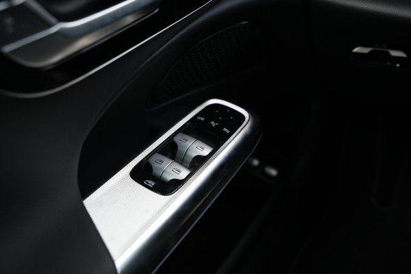 Mercedes-Benz E-Klasse 300 e Business Solution AMG Panoramadak DIGITAL LIGHT 360 Camera Adapt. Cruise Memory Trekhaak