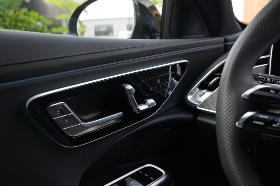 Mercedes-Benz E-Klasse 300 e Business Solution AMG Panoramadak DIGITAL LIGHT 360 Camera Adapt. Cruise Memory Trekhaak