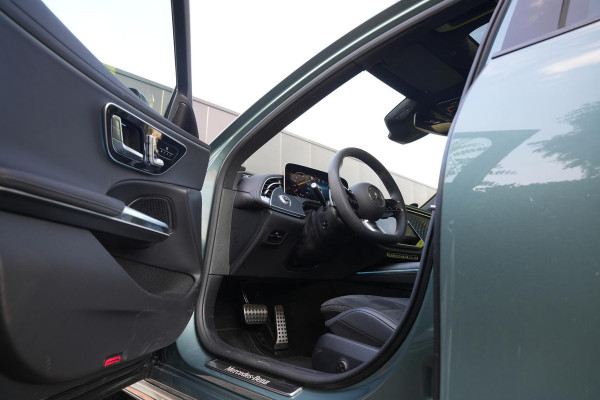 Mercedes-Benz E-Klasse 300 e Business Solution AMG Panoramadak DIGITAL LIGHT 360 Camera Adapt. Cruise Memory Trekhaak