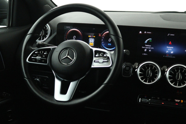 Mercedes-Benz EQA 250 Business Solution Luxury 67 kWh (CAMERA, STOELVERWARMING, ELEKTR STOELEN)