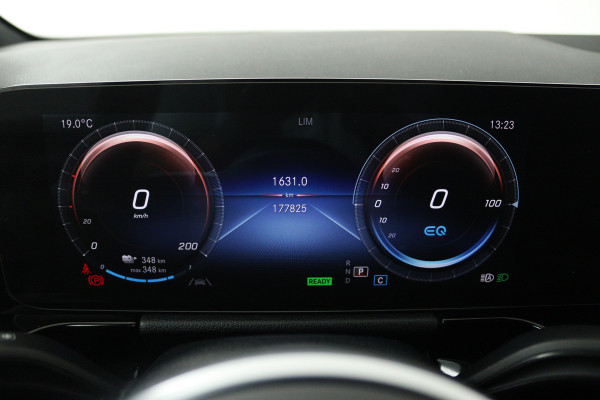 Mercedes-Benz EQA 250 Business Solution Luxury 67 kWh (CAMERA, STOELVERWARMING, ELEKTR STOELEN)