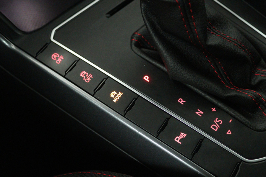 Volkswagen Polo 2.0 TSI GTI (STOELVERWARMING, DIGITALE COCKPIT, CRUISE ADAPTIEF)
