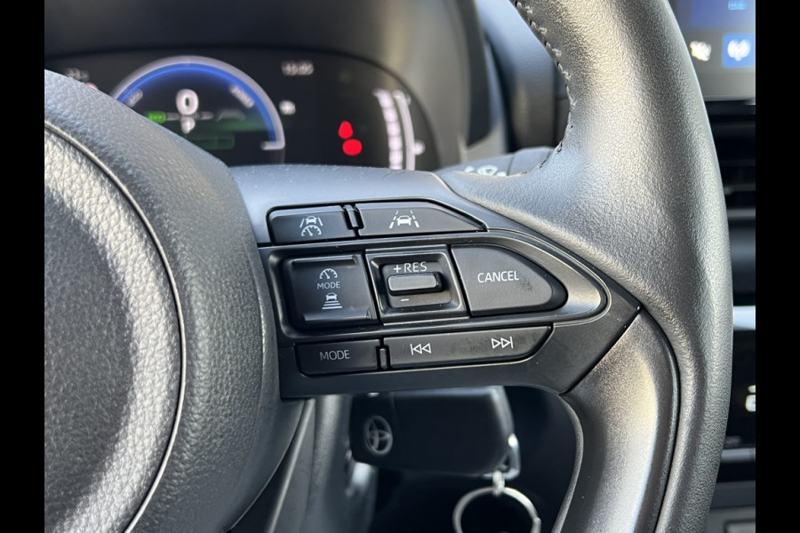 Toyota Yaris Cross 1.5 Hybrid 116 Active Comfort Pack | Dodehoekherkenning, Parkeersensoren, Stoel + Stuurverwarming, Lichtmetalen velgen