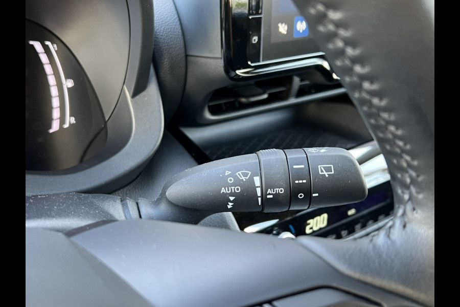 Toyota Yaris Cross 1.5 Hybrid 116 Active Comfort Pack | Dodehoekherkenning, Parkeersensoren, Stoel + Stuurverwarming, Lichtmetalen velgen