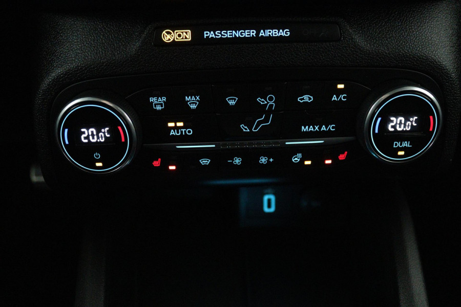 Ford FOCUS Wagon 1.5 EcoBoost Vignale (PANORAMADAK, STOEL/STUUR VERWARMING, CAMERA, CRUISE CONTROL ADAPTIEF, TREKHAAK)