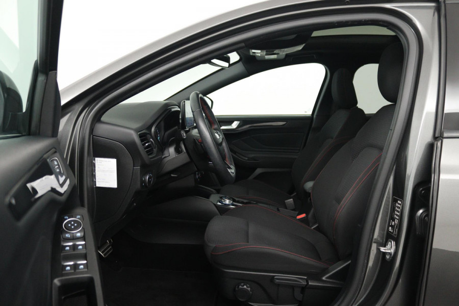 Ford FOCUS Wagon 1.5 EcoBoost Vignale (PANORAMADAK, STOEL/STUUR VERWARMING, CAMERA, CRUISE CONTROL ADAPTIEF, TREKHAAK)