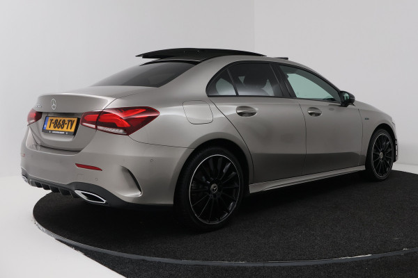 Mercedes-Benz A-Klasse 250 e (PANORAMADAK, ELEKT. STOELEN, SFEERVERLICHTING, ADAPTIEVE CRUISE)