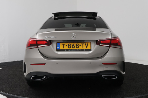 Mercedes-Benz A-Klasse 250 e (PANORAMADAK, ELEKT. STOELEN, SFEERVERLICHTING, ADAPTIEVE CRUISE)