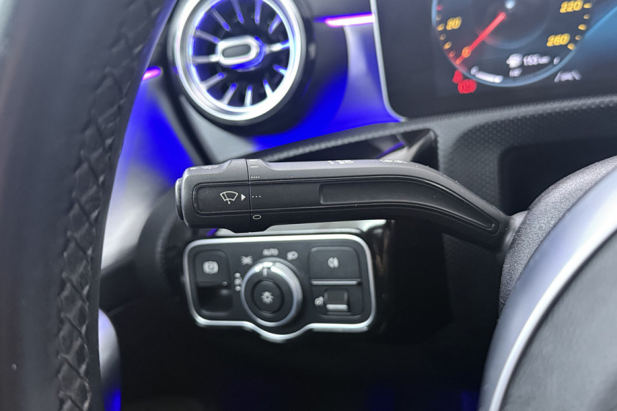 Mercedes-Benz A-Klasse 250 e (PANORAMADAK, ELEKT. STOELEN, SFEERVERLICHTING, ADAPTIEVE CRUISE)