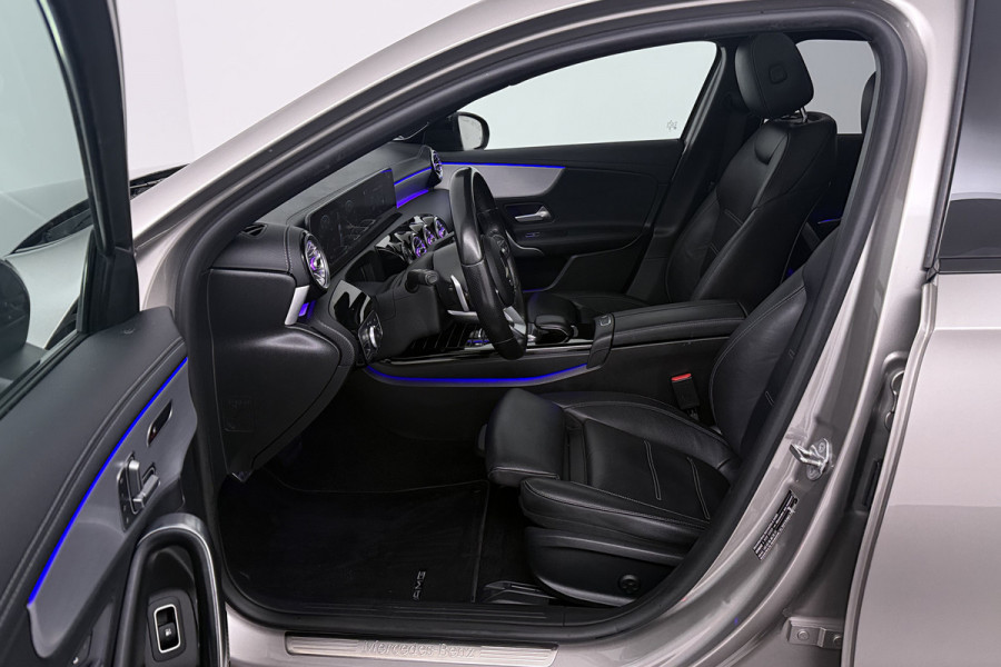 Mercedes-Benz A-Klasse 250 e (PANORAMADAK, ELEKT. STOELEN, SFEERVERLICHTING, ADAPTIEVE CRUISE)