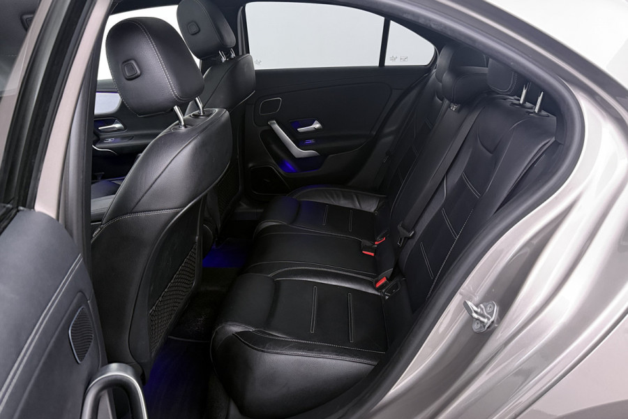 Mercedes-Benz A-Klasse 250 e (PANORAMADAK, ELEKT. STOELEN, SFEERVERLICHTING, ADAPTIEVE CRUISE)