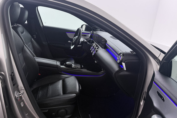 Mercedes-Benz A-Klasse 250 e (PANORAMADAK, ELEKT. STOELEN, SFEERVERLICHTING, ADAPTIEVE CRUISE)