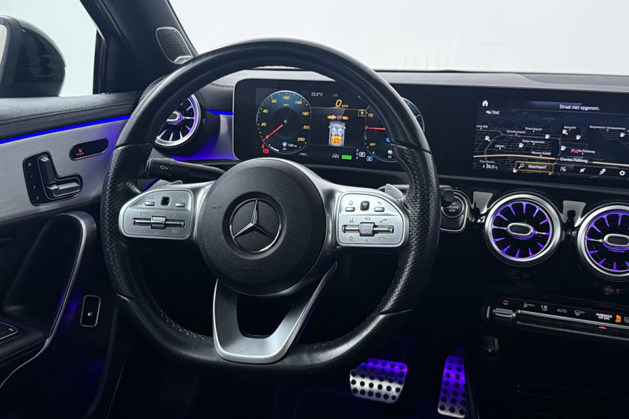 Mercedes-Benz A-Klasse 250 e (PANORAMADAK, ELEKT. STOELEN, SFEERVERLICHTING, ADAPTIEVE CRUISE)