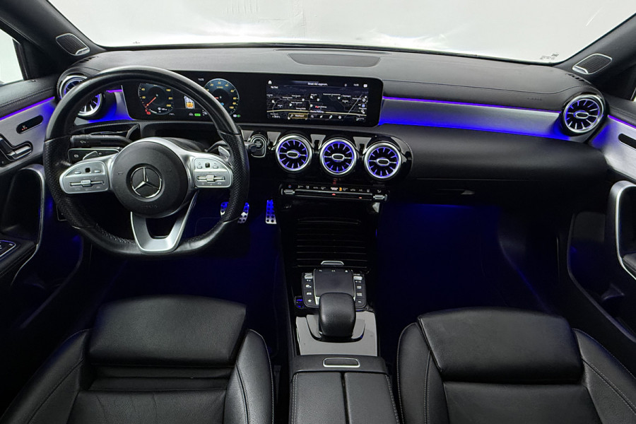 Mercedes-Benz A-Klasse 250 e (PANORAMADAK, ELEKT. STOELEN, SFEERVERLICHTING, ADAPTIEVE CRUISE)