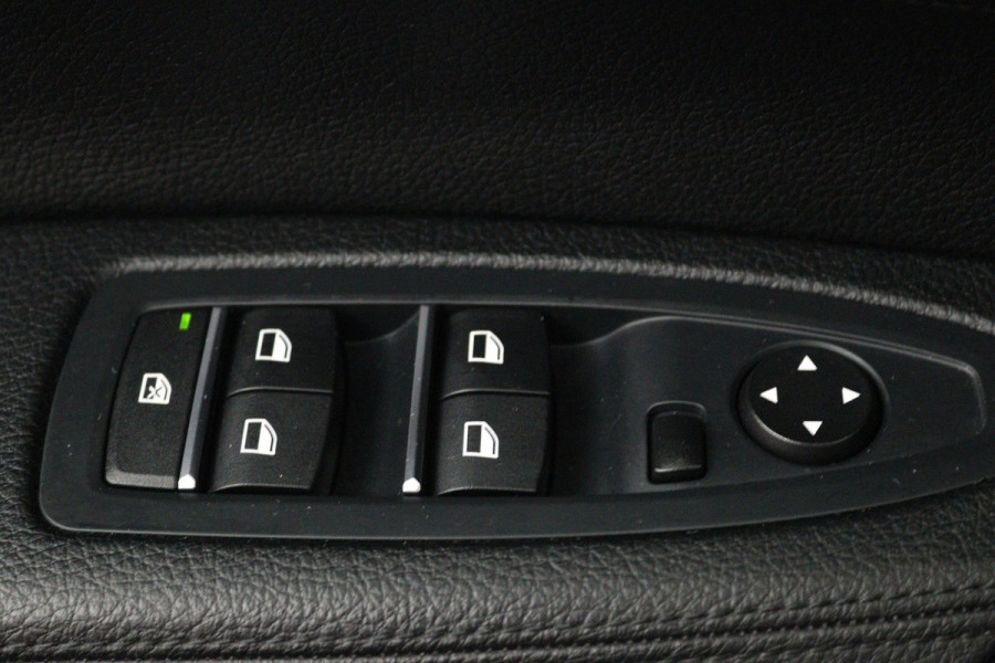 BMW 1-serie 118i Corporate Lease High Executive (ELEKT. STOELEN, STOELVERWARMING, LED, GROOT-NAVIGATIE, DEALER ONDERHOUDEN)